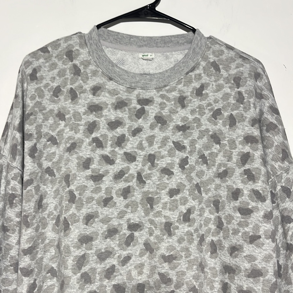 Aerie Grey Leopard Print Raw Hem Oversized Pullover Sweater Size S - Picture 2 of 8